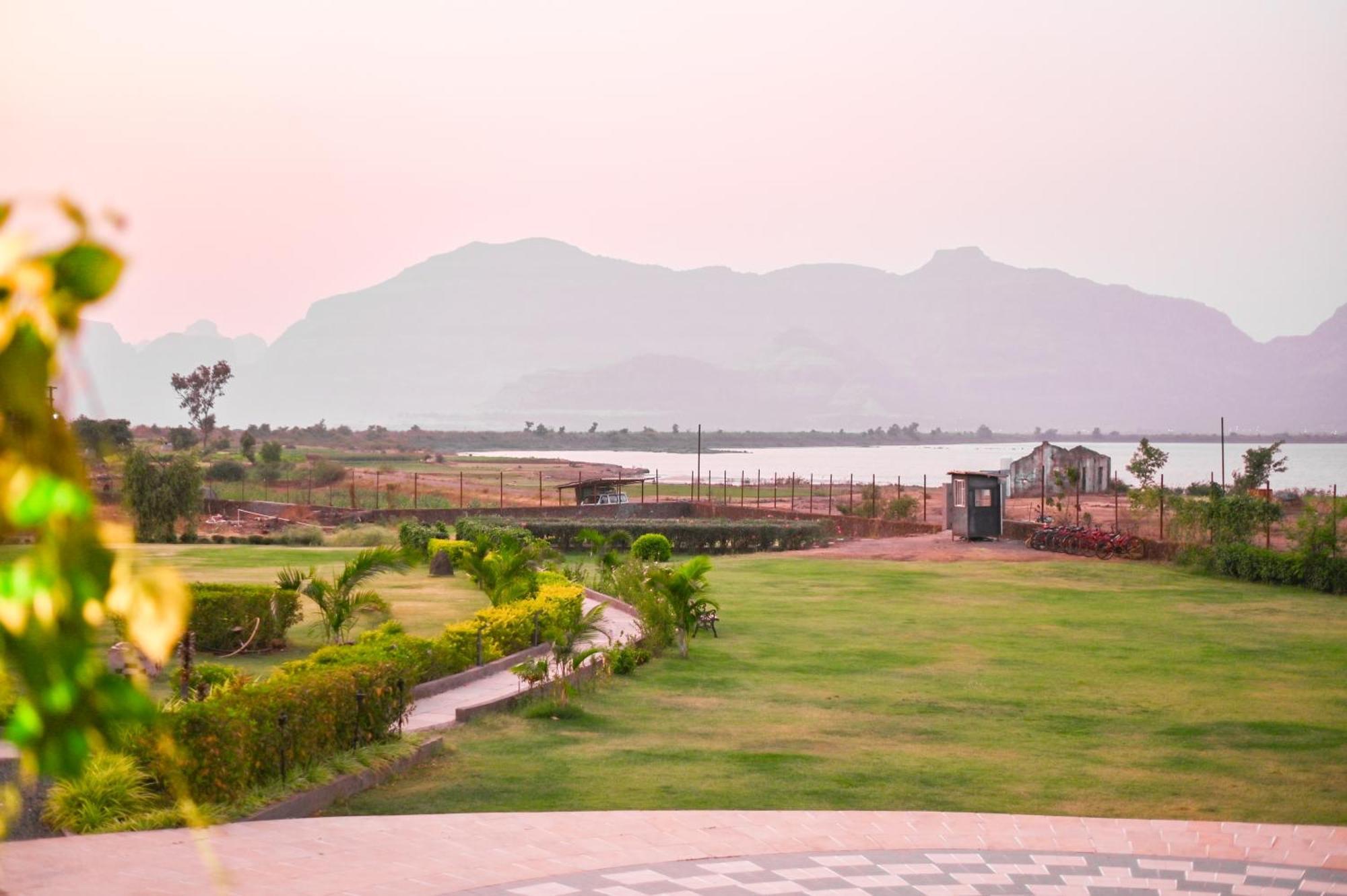 Saj By The Lake, Malshej Ghat Buitenkant foto